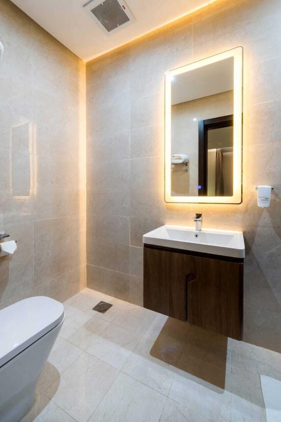 Shower, free toiletries, towels