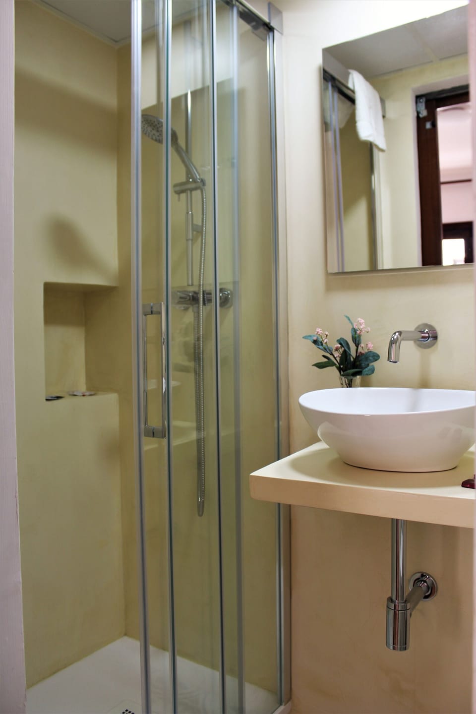 Double Room | Bathroom | Shower, hair dryer, towels