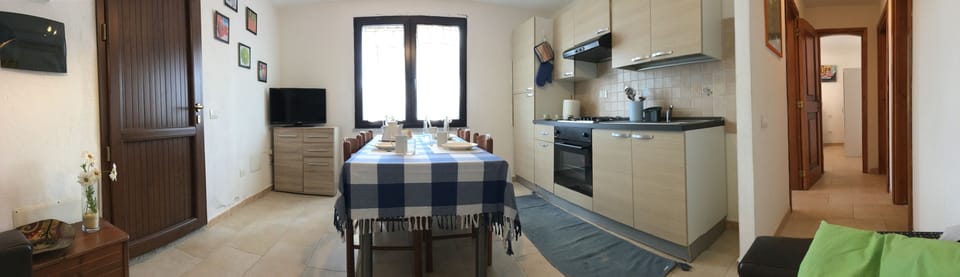 Family Suite, 2 Bedrooms, Valley View | In-room dining