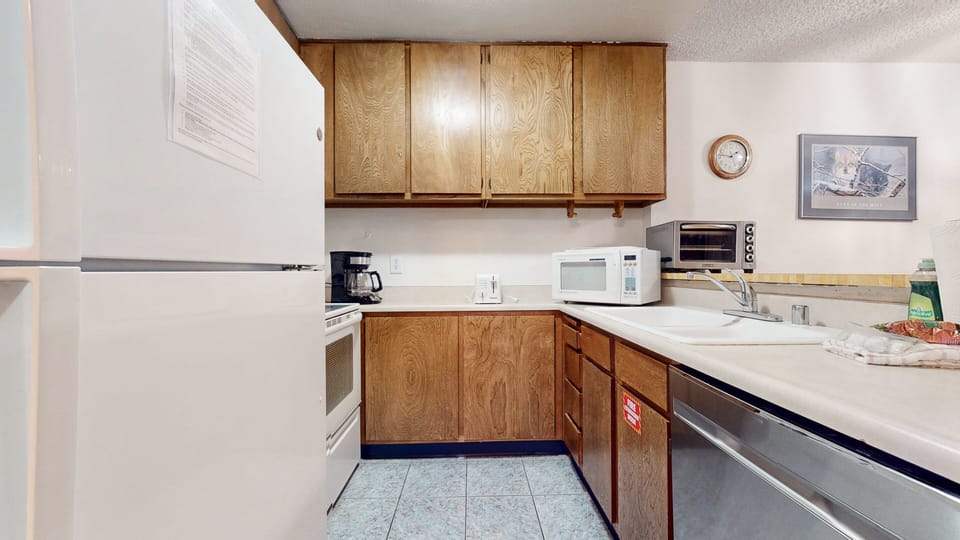 Condo, 2 Bedrooms | Private kitchen | Coffee/tea maker, fridge, toaster