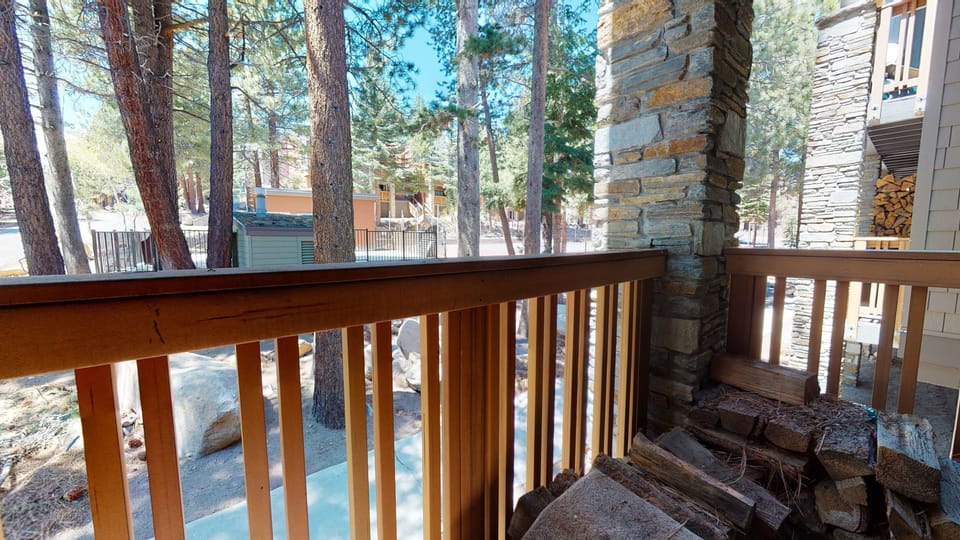 Condo, 2 Bedrooms | Property grounds