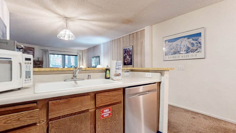 Condo, 2 Bedrooms | Interior