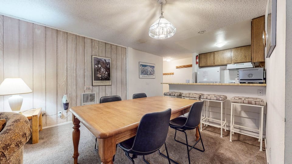 Condo, 2 Bedrooms | Dining