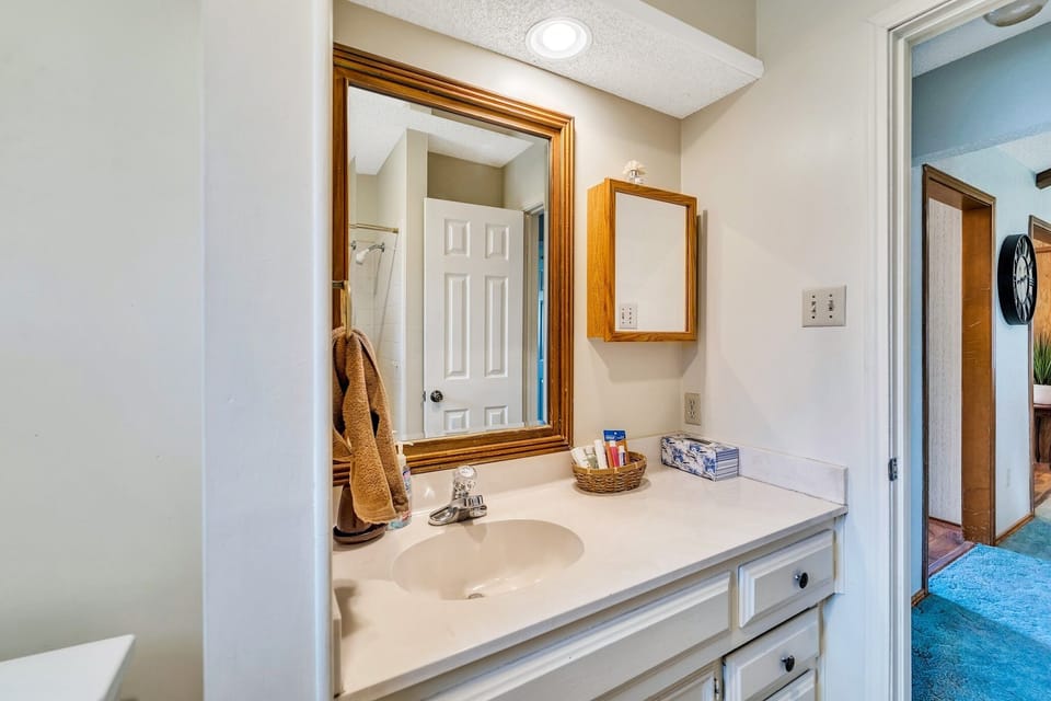 Stead House-3bd/2ba, Ttu,  Fall Specials! 3 Bedroom Home by RedAwning House in Lubbock