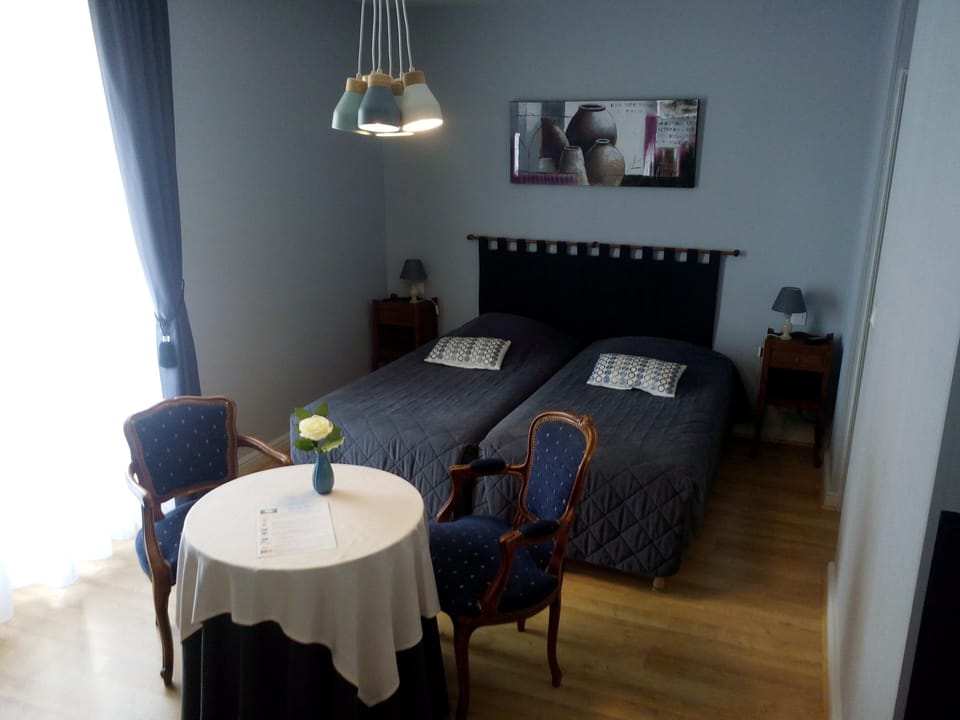 Triple Room, Non Smoking | Blackout drapes, soundproofing, free WiFi, bed sheets
