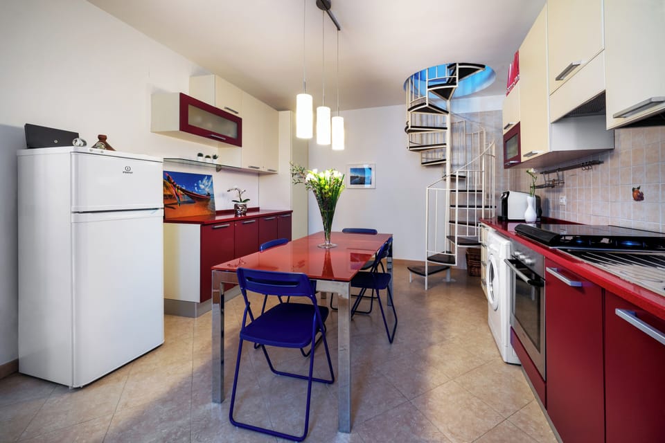 Camera Familiare - VICO AFF. (Vico Forno Vecchio 7, 2°P) | Private kitchen | Microwave, espresso maker, coffee/tea maker, electric kettle