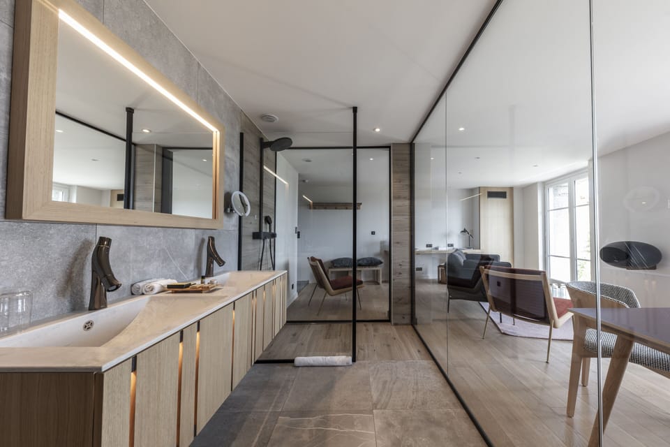 Suite de charme, vue panoramique et cheminee a l ethanol (Gentiane / Giroflee) | Bathroom | Shower, designer toiletries, hair dryer, bathrobes