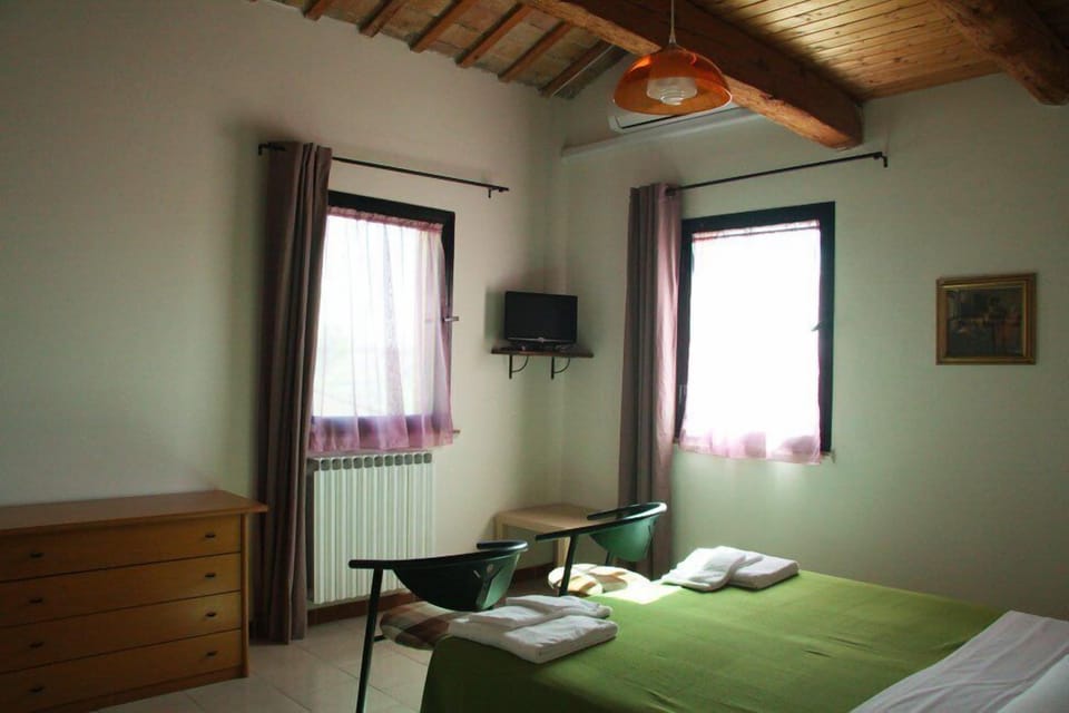 Suite, 2 Bedrooms, Non Smoking | Cribs/infant beds, free WiFi, bed sheets