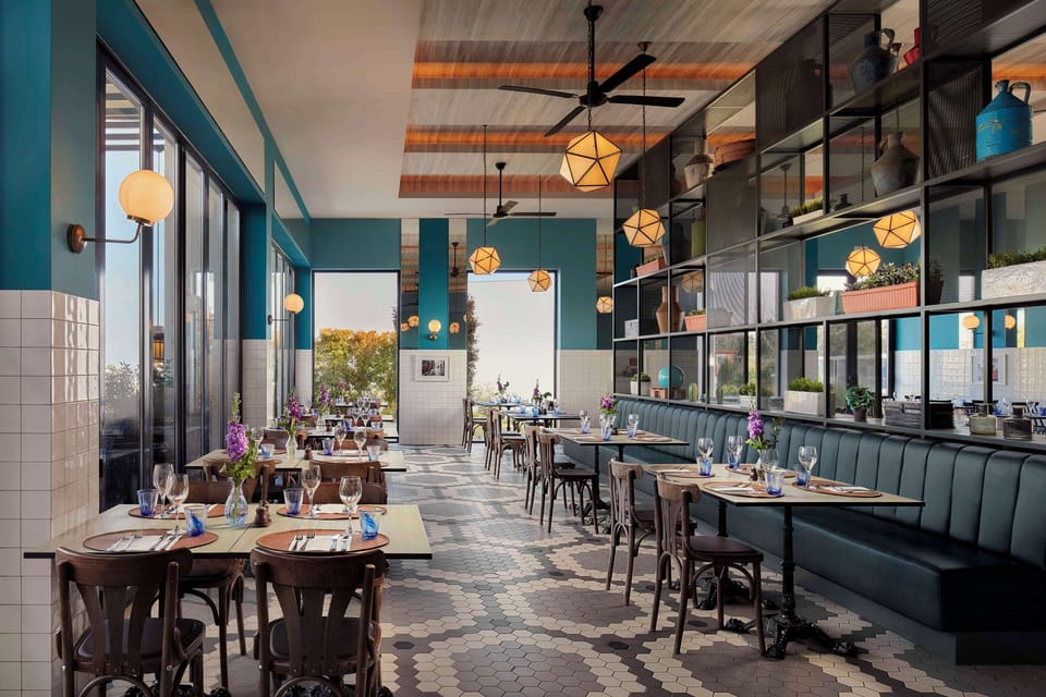 4 restaurants; breakfast, lunch, and dinner served