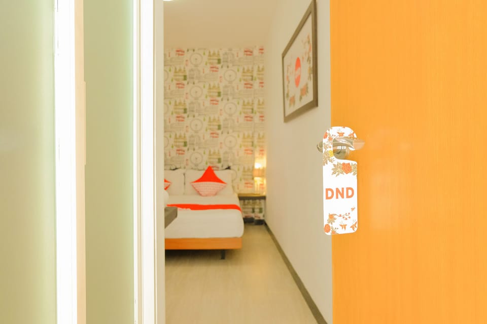 Standard Double Room | Desk, bed sheets