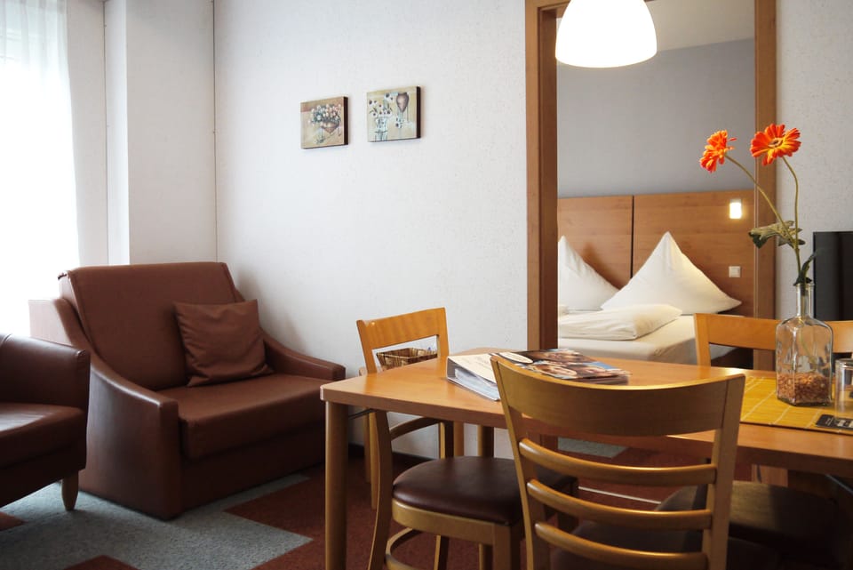 Standard Double or Twin Room | Hypo-allergenic bedding, in-room safe, individually decorated, desk