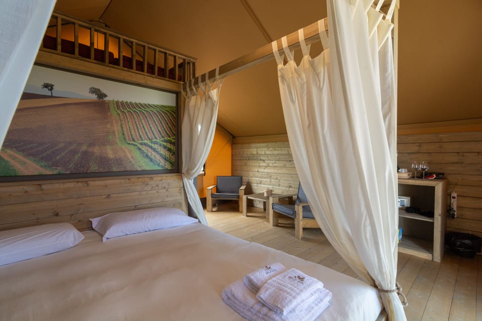 Minibar, in-room safe, soundproofing, free WiFi