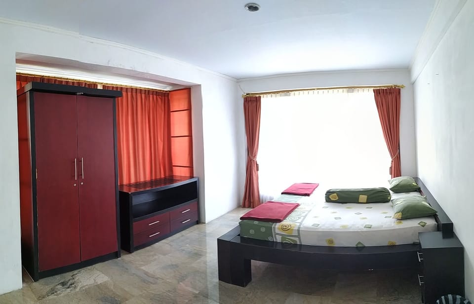 Villa Pinggir Danau Puncak for 30 pax Villa in West Java