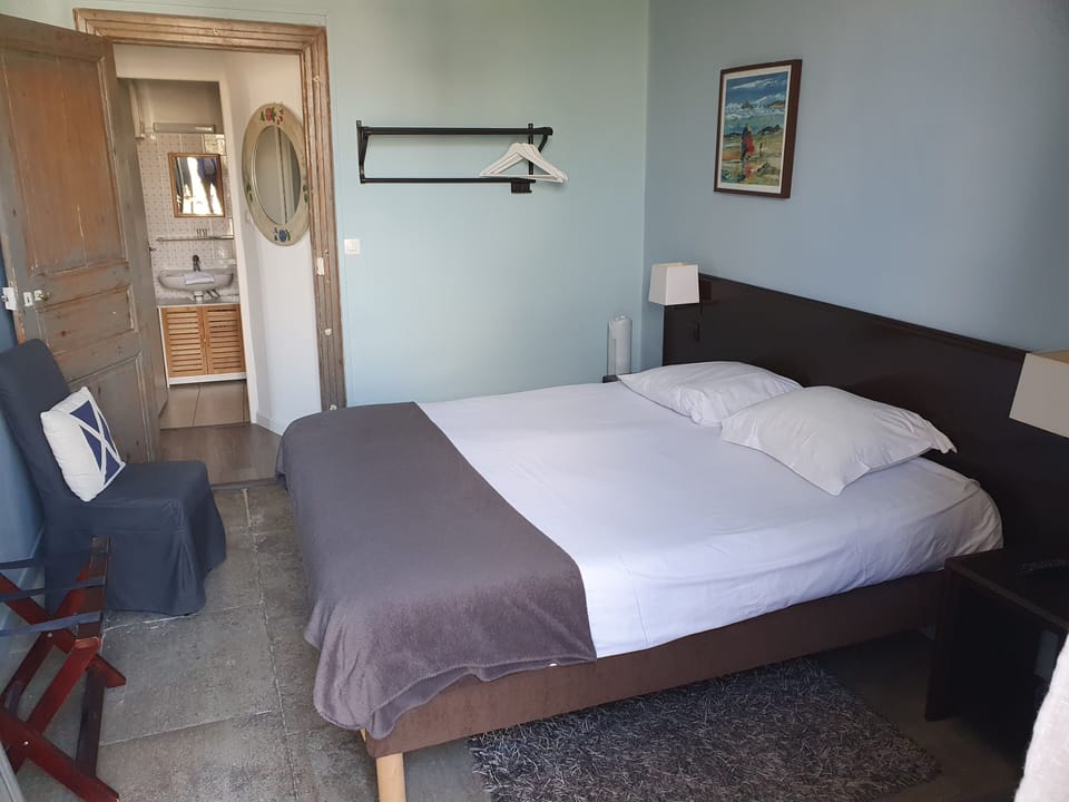Comfort Room, Non Smoking | Individually decorated, individually furnished, desk, free WiFi