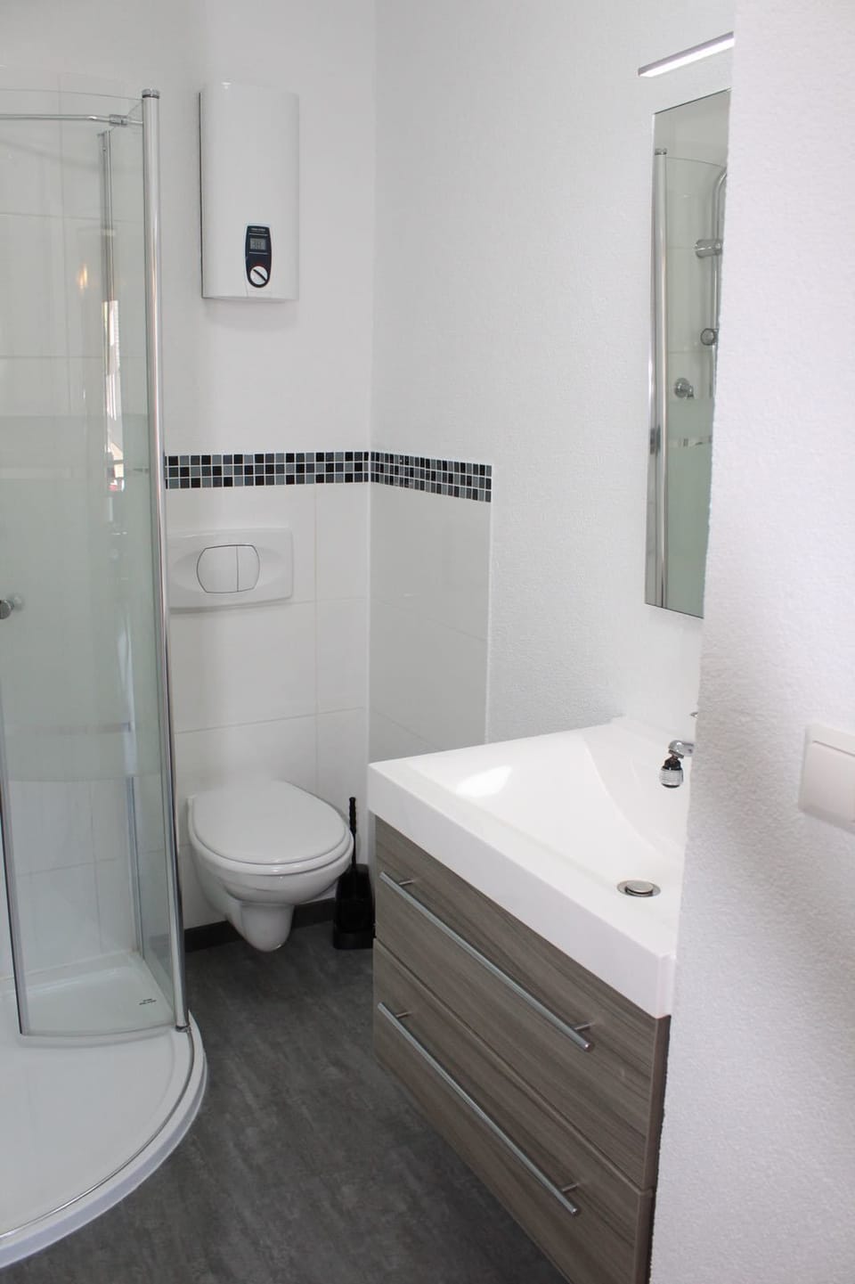 Apartment | Bathroom | Shower, free toiletries, hair dryer, slippers