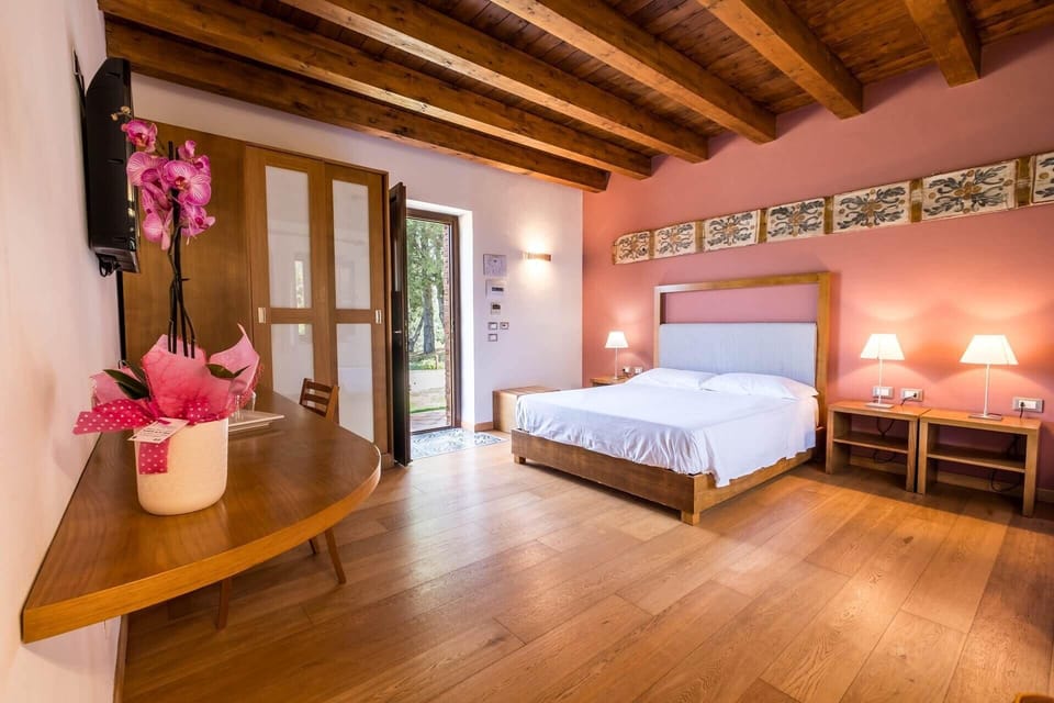 Standard Triple Room, Multiple Beds, Non Smoking, Courtyard View | Minibar, in-room safe, individually decorated, desk