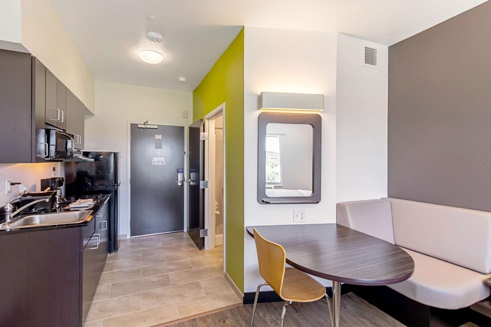 Desk, laptop workspace, free WiFi, bed sheets