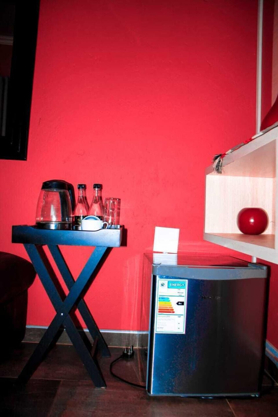 Deluxe Room | Living area | Flat-screen TV