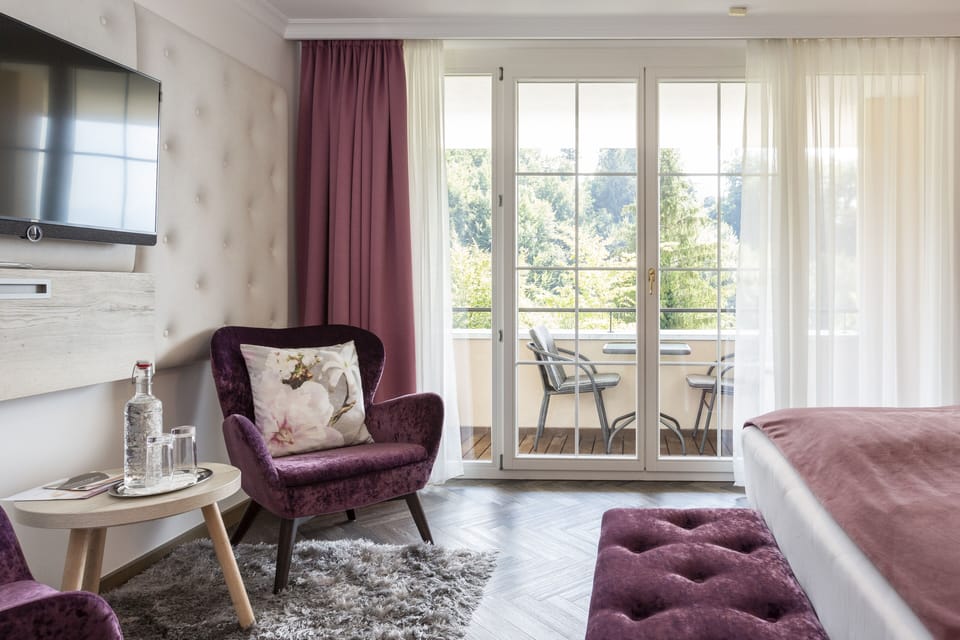 Deluxe Studio Suite, 2 Bedrooms, Balcony, Valley View (5) | Minibar, in-room safe, desk, laptop workspace