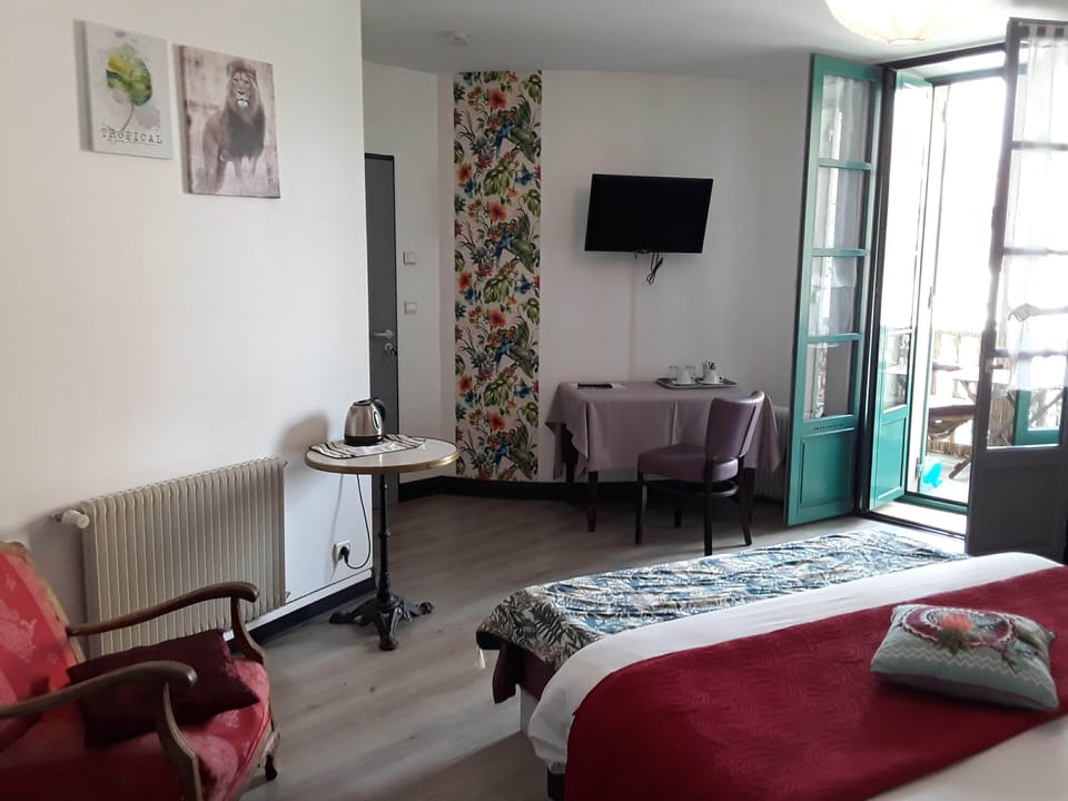 Family Double Room, Garden View | Individually decorated, desk, blackout drapes, free WiFi