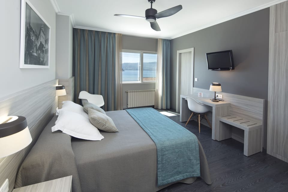 Superior Double Room | Desk, laptop workspace, blackout drapes, free WiFi