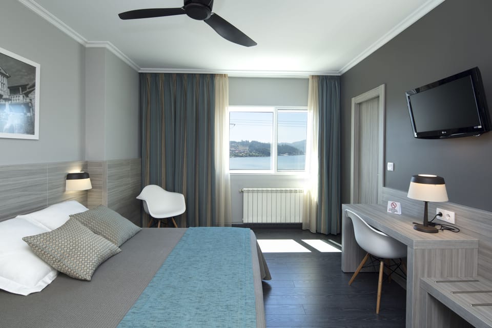 Superior Double Room | Desk, laptop workspace, blackout drapes, free WiFi