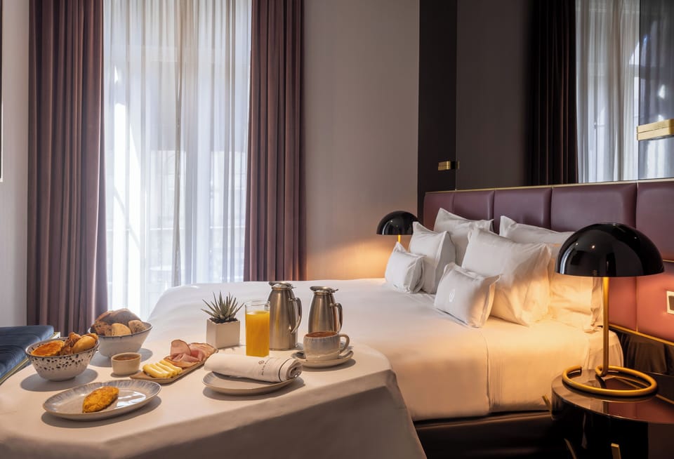 Hypo-allergenic bedding, in-room safe, soundproofing