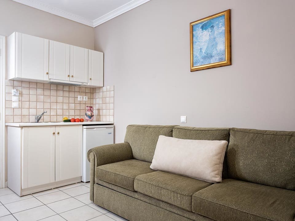 Apartment | Living area | 32-inch Smart TV with digital channels, TV