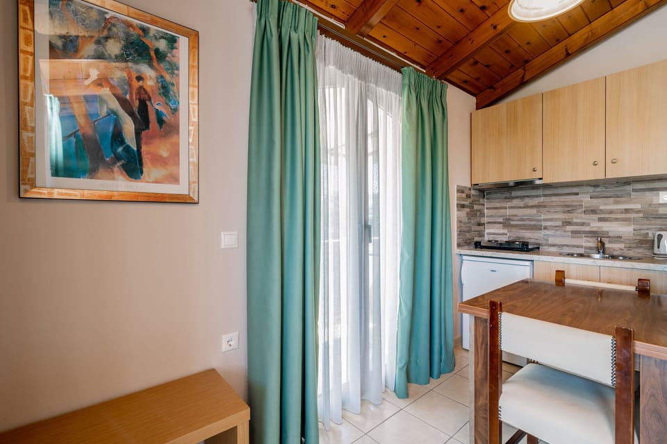 Family Studio | In-room safe, free WiFi, bed sheets