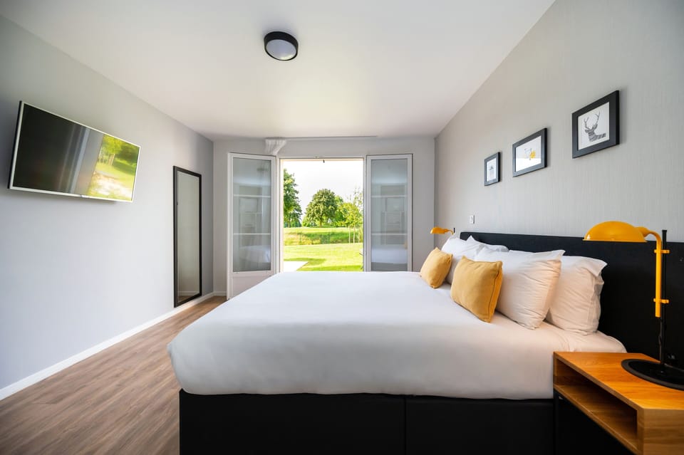 Villa, 5 Bedrooms | Hypo-allergenic bedding, in-room safe, individually decorated