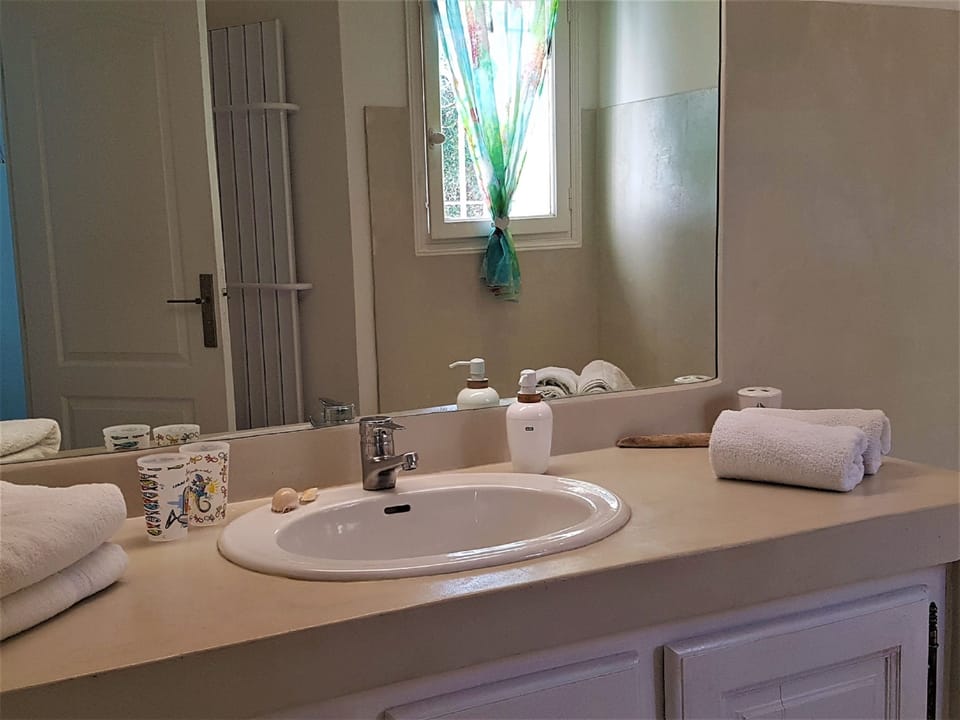 Comfort Double Room, Pool View (Dauphin) | Bathroom | Shower, hair dryer, towels