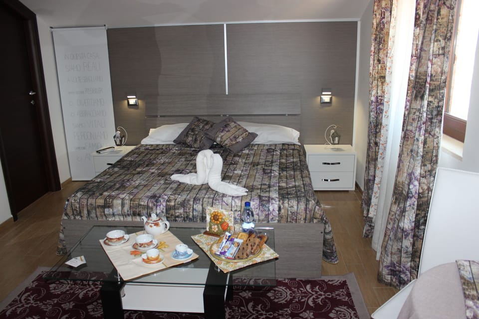 Double Room | Blackout drapes, cribs/infant beds, rollaway beds, free WiFi