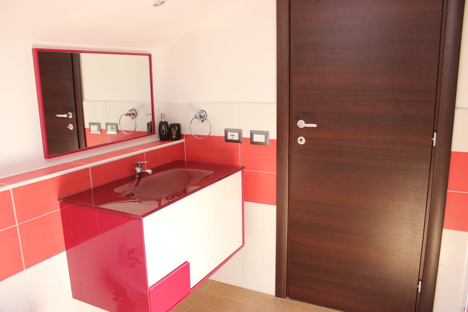 Double Room | Bathroom | Shower, hair dryer, bidet, towels