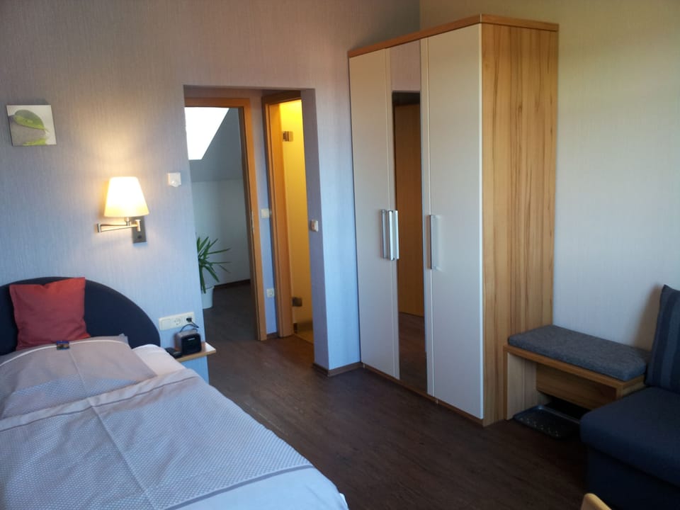 Single Room, Non Smoking | Hypo-allergenic bedding, desk, blackout drapes, cribs/infant beds