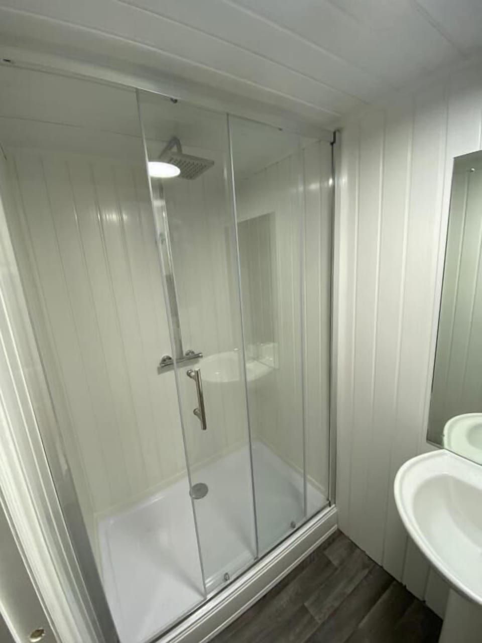 Shower, free toiletries, hair dryer