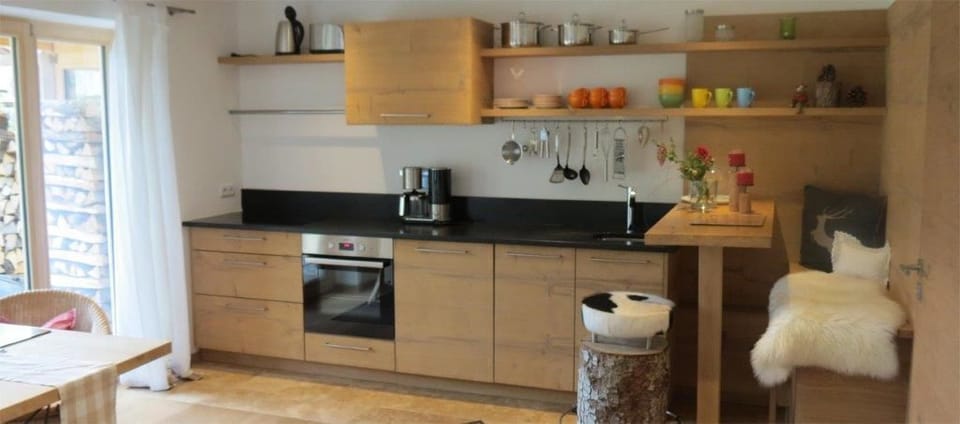 Double Room, Non Smoking | Private kitchen | Oven, stovetop, dishwasher, electric kettle