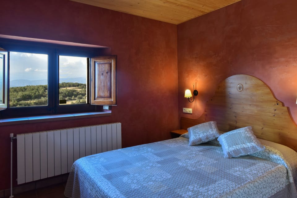 Double Room, Mountain View (2) | 1 bedroom, hypo-allergenic bedding, blackout drapes, iron/ironing board