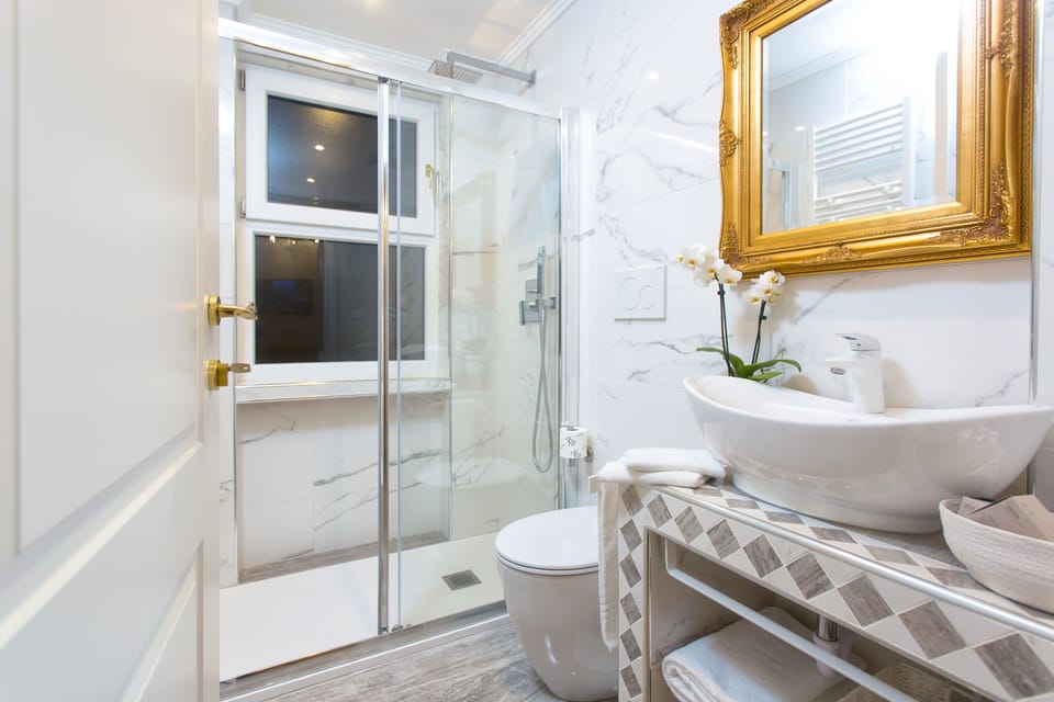 Standard Double Room | Bathroom | Shower, free toiletries, hair dryer, slippers