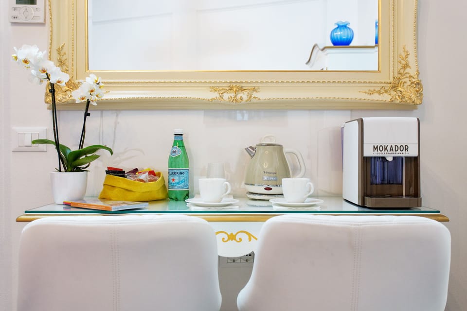 Standard Double Room | Living area | Smart TV, Netflix