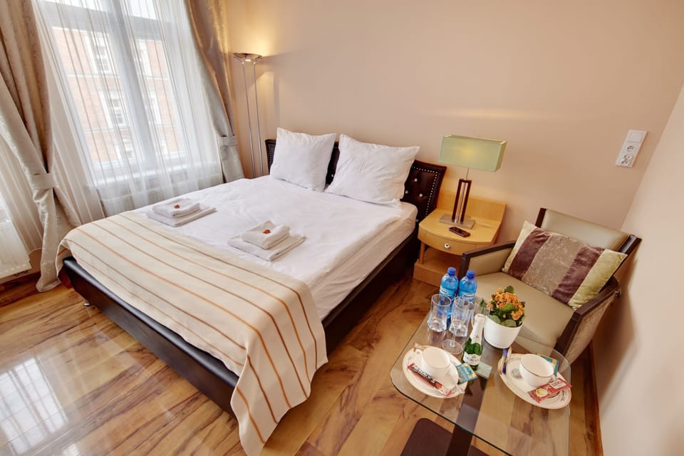 Deluxe Double Room, 1 King Bed, City View | Desk, iron/ironing board, free WiFi, bed sheets