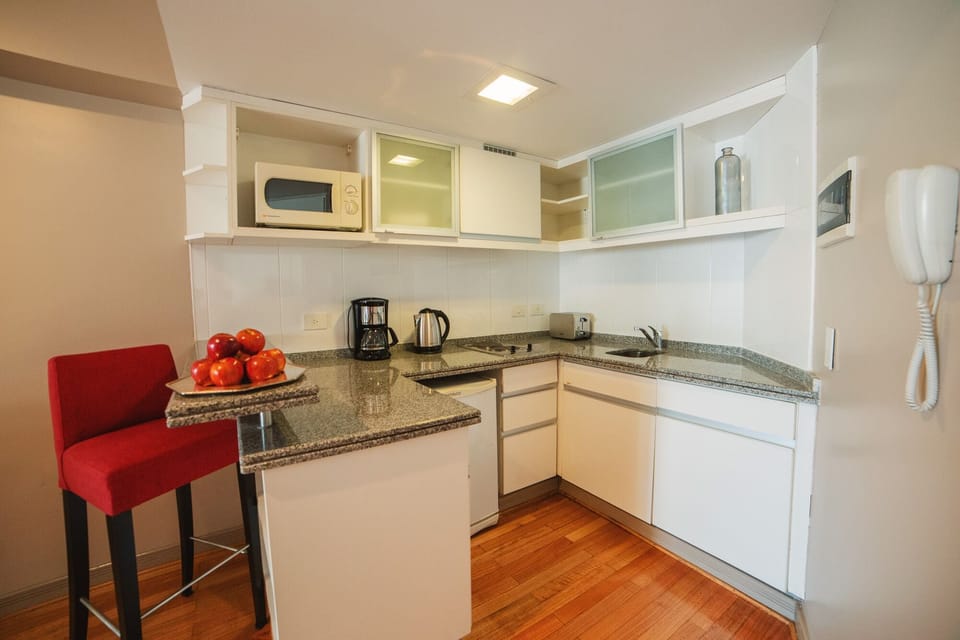 Studio, 1 King Bed | Private kitchenette | Microwave, stovetop, coffee/tea maker, electric kettle