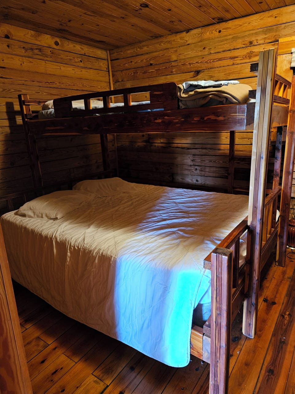 Family Cabin | Minibar, free WiFi, bed sheets