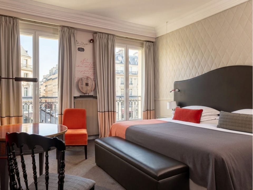 Deluxe Room Opera View | Premium bedding, minibar, in-room safe, desk