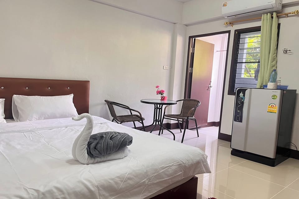 Standard Double Room | Desk, rollaway beds, free WiFi, bed sheets