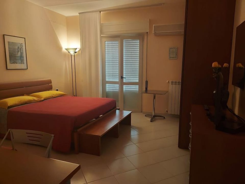 Desk, iron/ironing board, WiFi (free), bed sheets