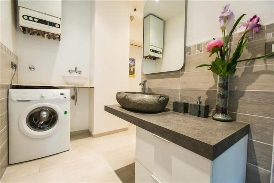 Apartment, 2 Bedrooms | Bathroom | Shower, rainfall showerhead, hair dryer, bidet