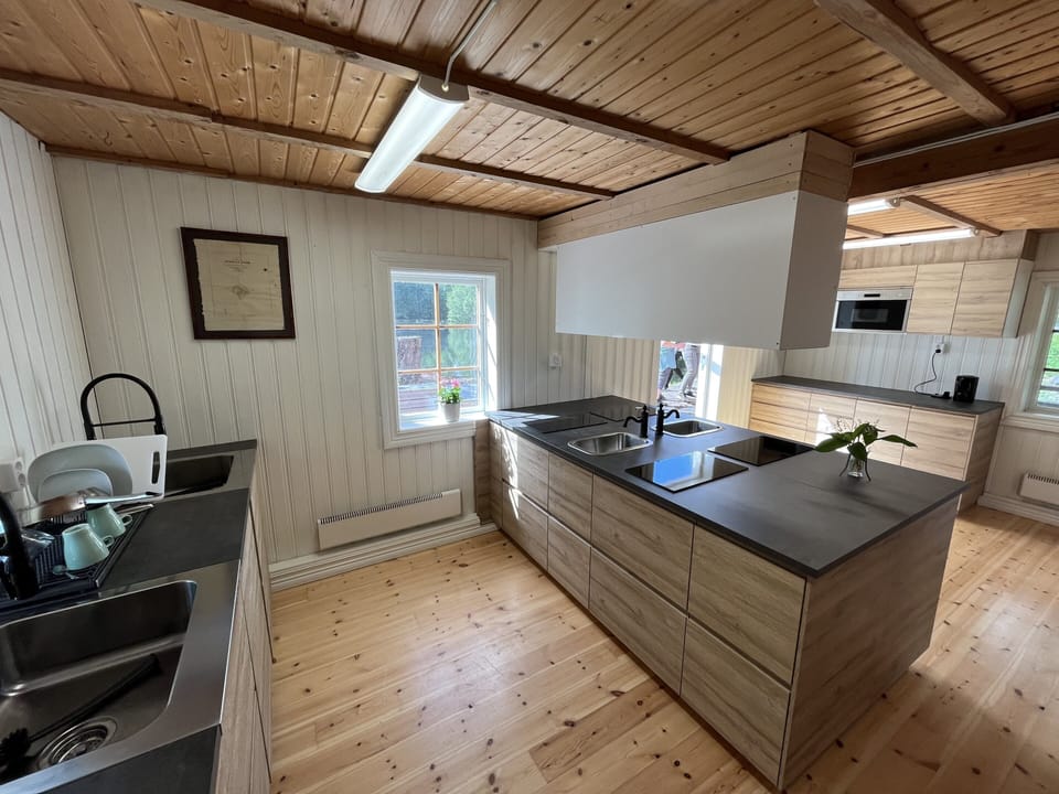 Panoramic Tent, 1 Queen Bed with Sofa bed | Shared kitchen | Coffee/tea maker