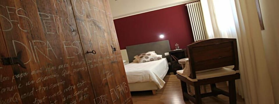 Double Room, 1 Queen Bed, Non Smoking (La Ciàcola) | Desk, travel crib, WiFi (free), bed sheets