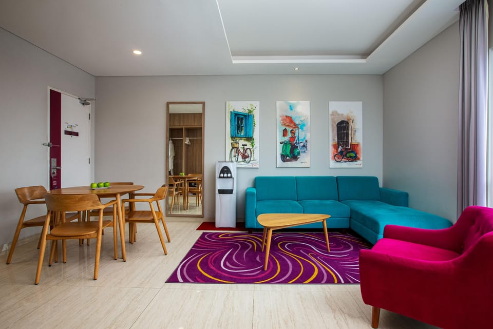 Suite Room | Living area | TV