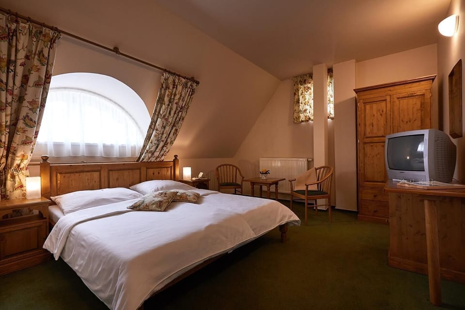 Desk, blackout drapes, iron/ironing board, free WiFi